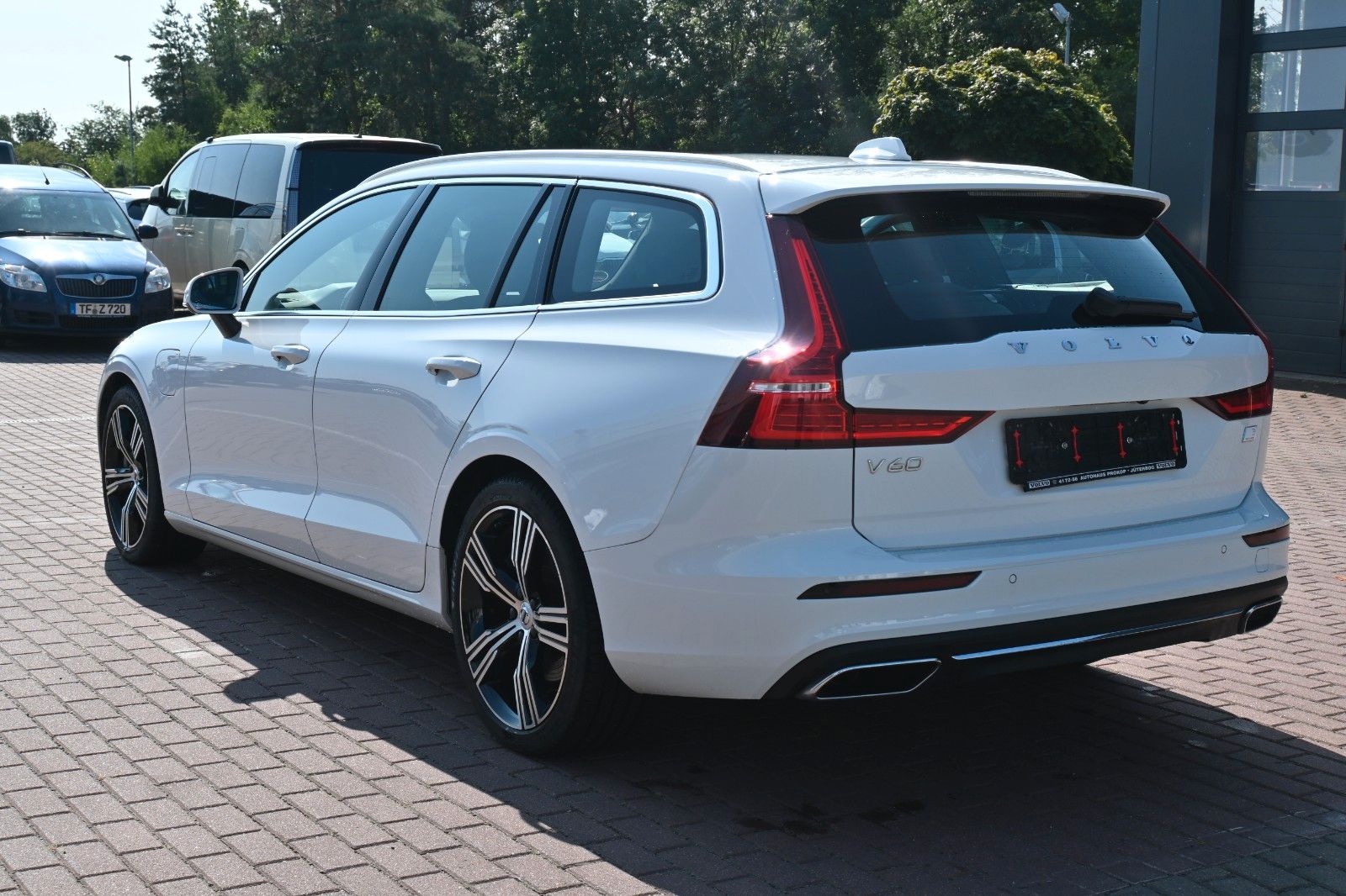 Fahrzeugabbildung Volvo V60 T6 Inscription PHEV AWD *Pano*RFK*LED*