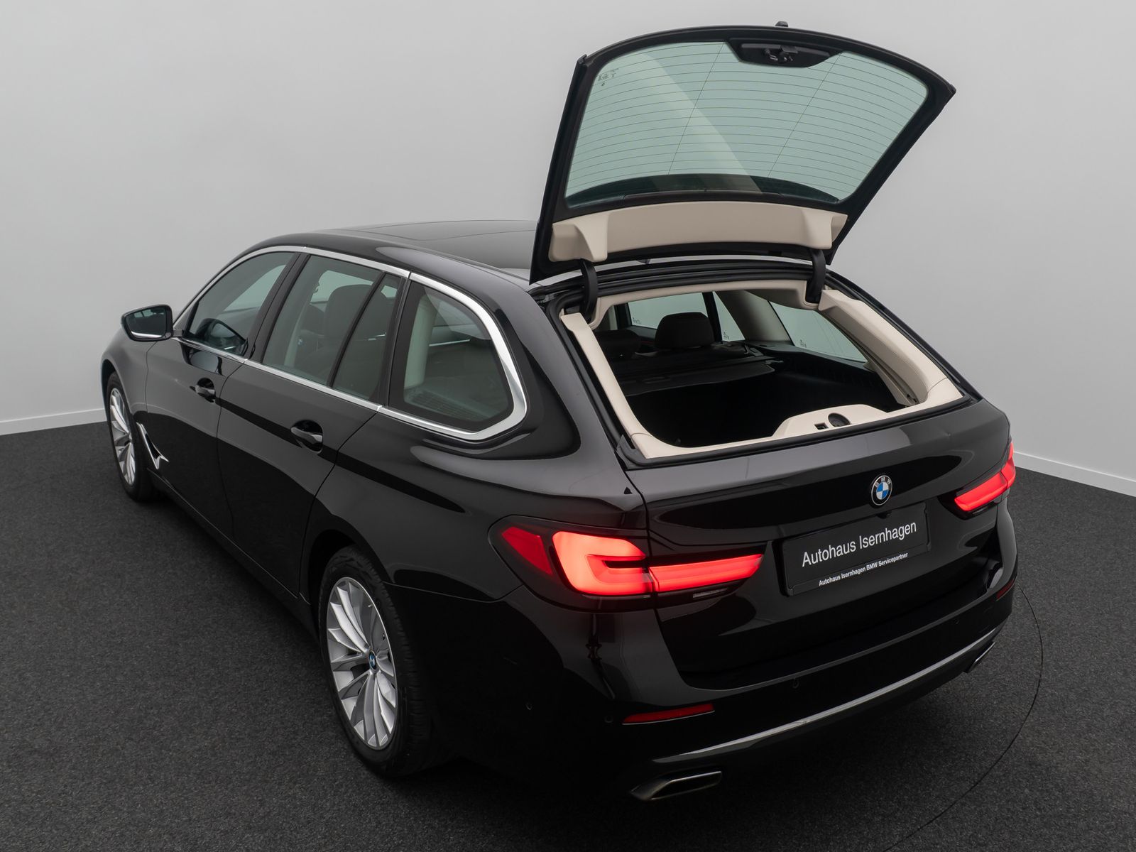 Fahrzeugabbildung BMW 530d Luxury Line HUD DAB H/K Panorama Individual