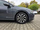 Volkswagen Golf VIII Limo Active Panorama schwenkbare AHK - mit Diesel-Antrieb: Grau, Beheizbares Lenkrad