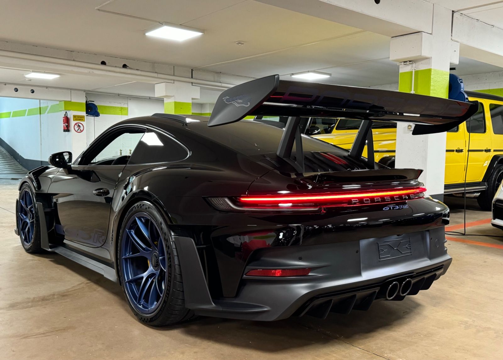 Fahrzeugabbildung Porsche 911 GT3 RS WEISSACH CARBON-KÄFIG CERAMIC 24 FULL