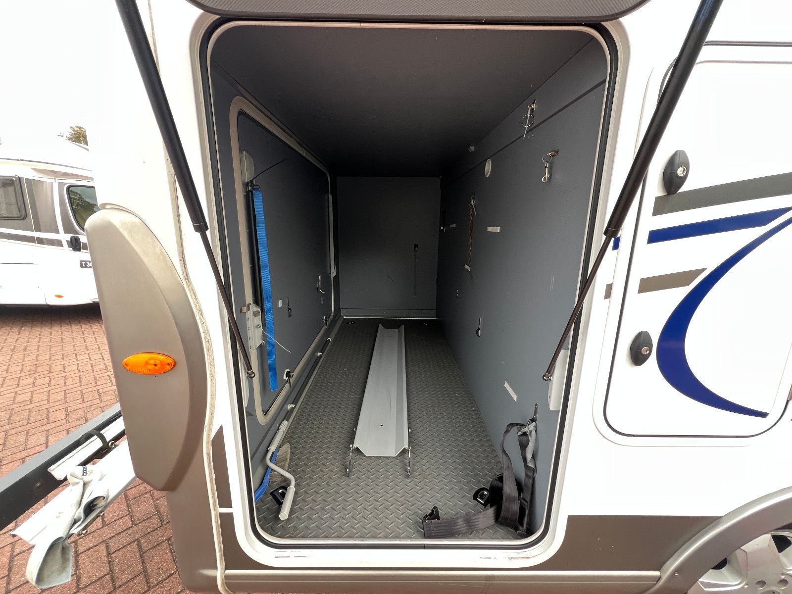 Fahrzeugabbildung Frankia T 6400 BD CompactClass MB Sprinter 316 CDI MAXI