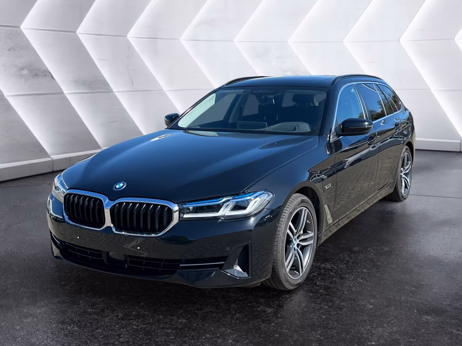 BMW 530e xDrive A Head-Up DAB WLAN Pano.Dach RFK