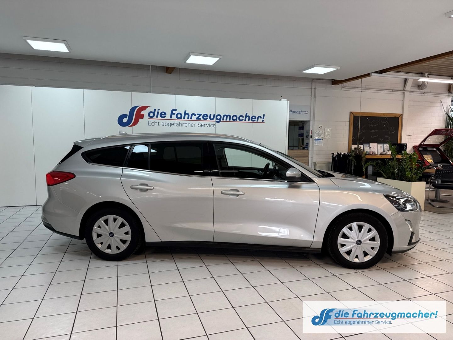 Fahrzeugabbildung Ford Focus Turnier Cool & Connect 1.0 EcoBoost EU6d-T