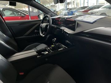 Fotografie des Opel Astra Sports Tourer 1.2 Turbo GS Tech-Paket