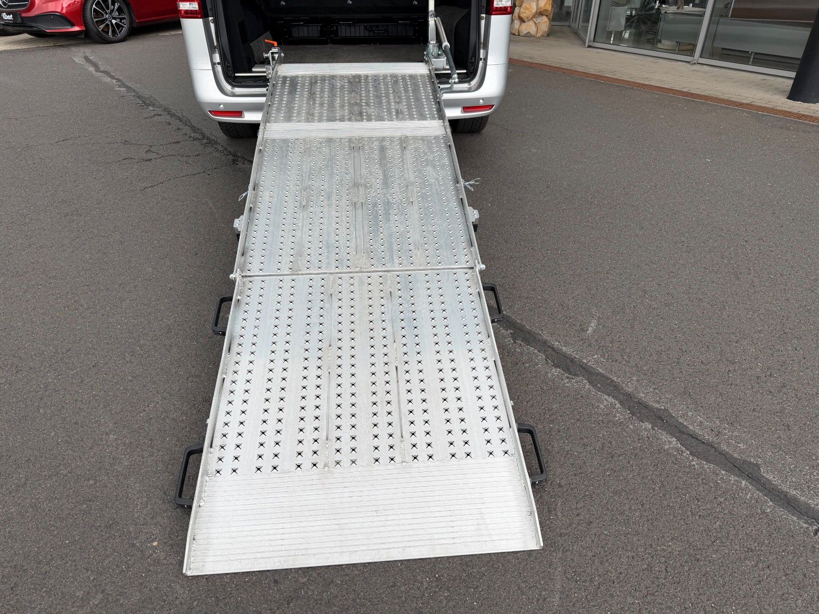 Fahrzeugabbildung Mercedes-Benz Vito 116 CDI Tourer 9G Laderampe Stdheiz LED