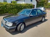 Mercedes-Benz E230 H-Kzh, 2 e-Sitze vor. Schibedach - Mercedes-Benz 230 aus 1991