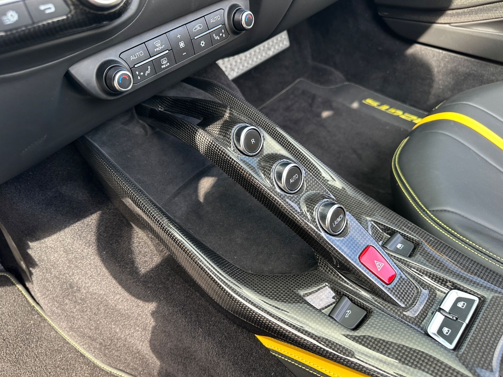 Fahrzeugabbildung Ferrari 812 GTS*Full Carbon*Lift*Painted Stripes*JBL