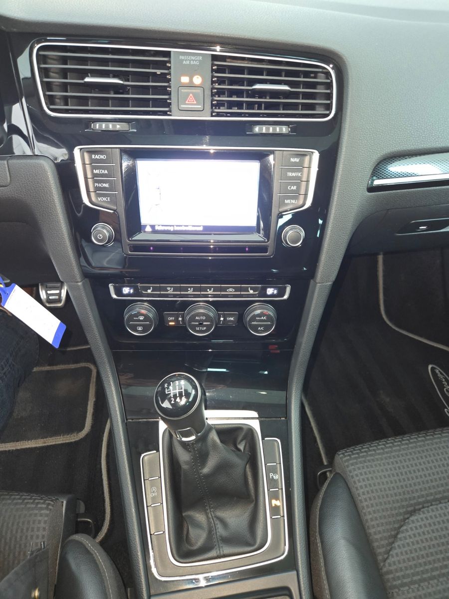 Fahrzeugabbildung Volkswagen Golf VII Lim. Highline BMT *PANORAMADACH*