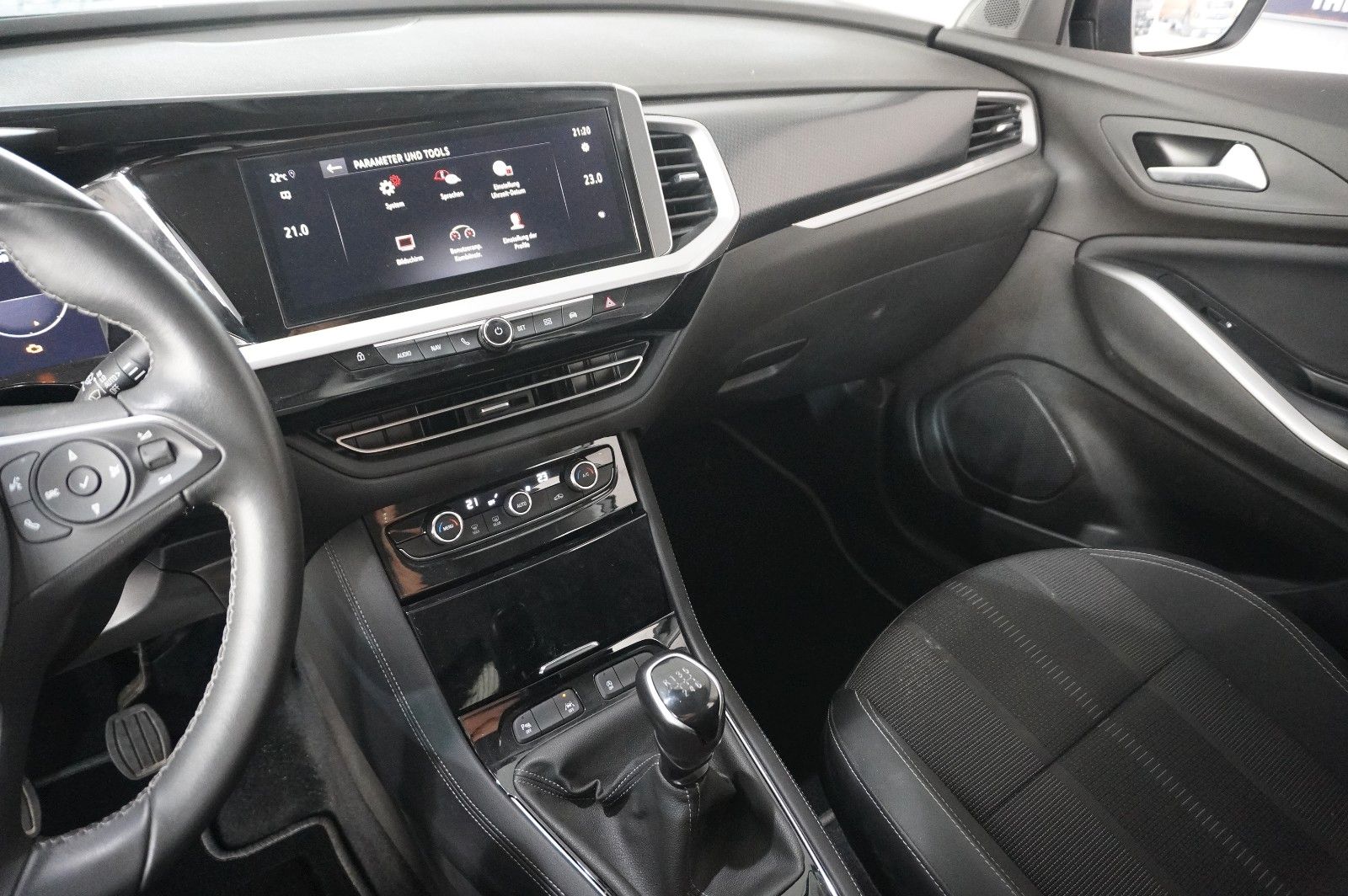 Fahrzeugabbildung Opel Grandland (X) 1.2T GS SPORT NAVI/LED/VIRT./DAB+