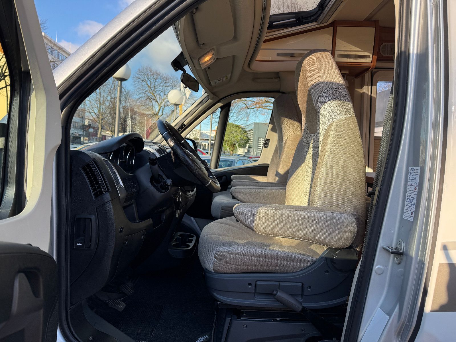 Fahrzeugabbildung HYMER / ERIBA / HYMERCAR EXSIS T 688 FIAT ALKO 2X TV SAT SOLAR AHK PANO