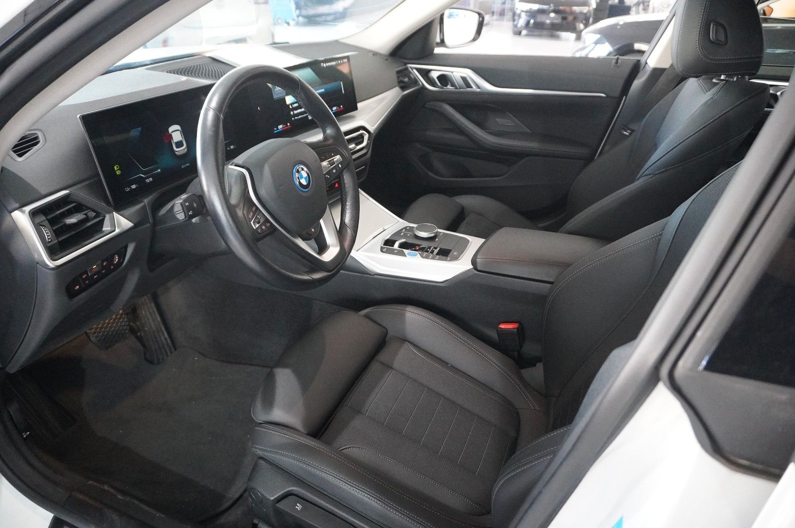 Fahrzeugabbildung BMW i4 Gran Coupe 35 eDrive 70KWH NAVI/KAMERA/SPORT