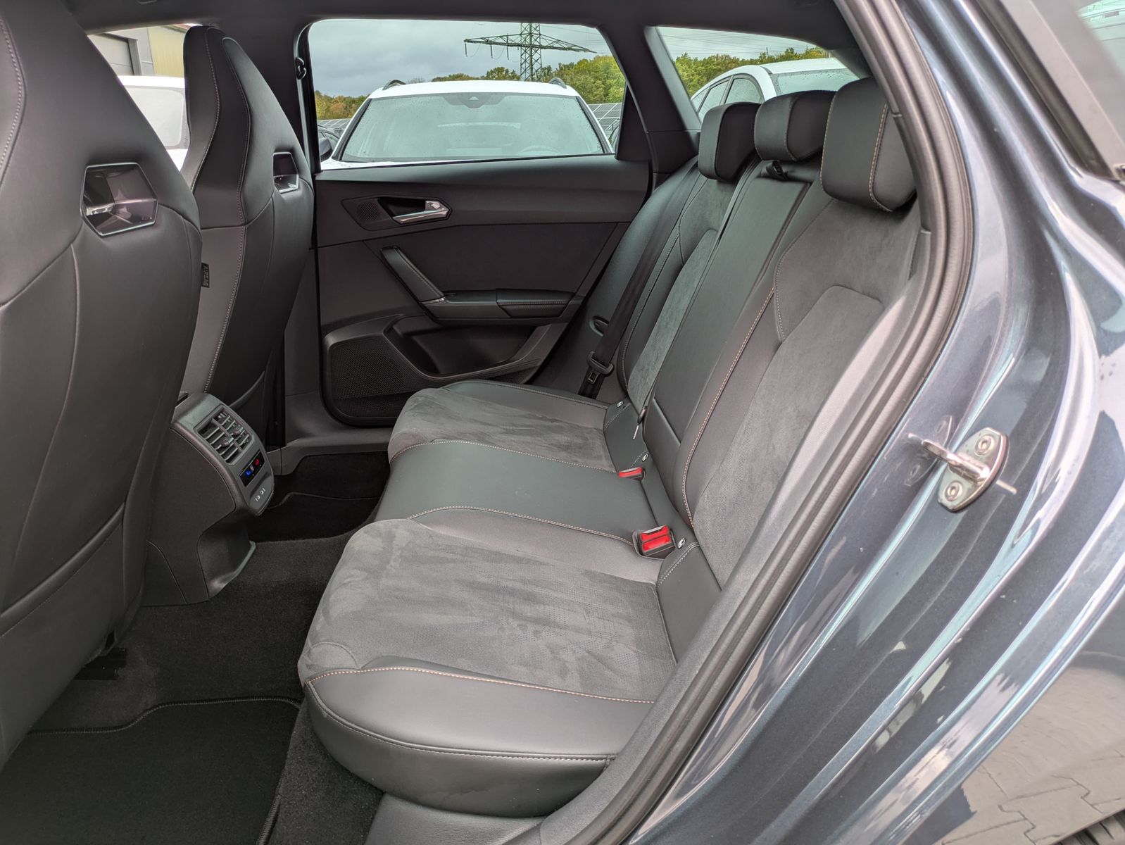 Fahrzeugabbildung CUPRA Leon 1.5 eTSI EDGE MATRIX*ACC*KAM*18"5JGARANTIE