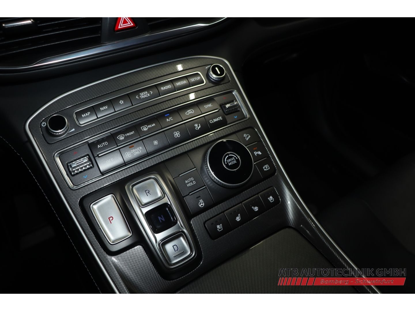 Fahrzeugabbildung Hyundai SANTA FE 1.6l Hybrid 2WD Trend Komfort + Navi-Pa