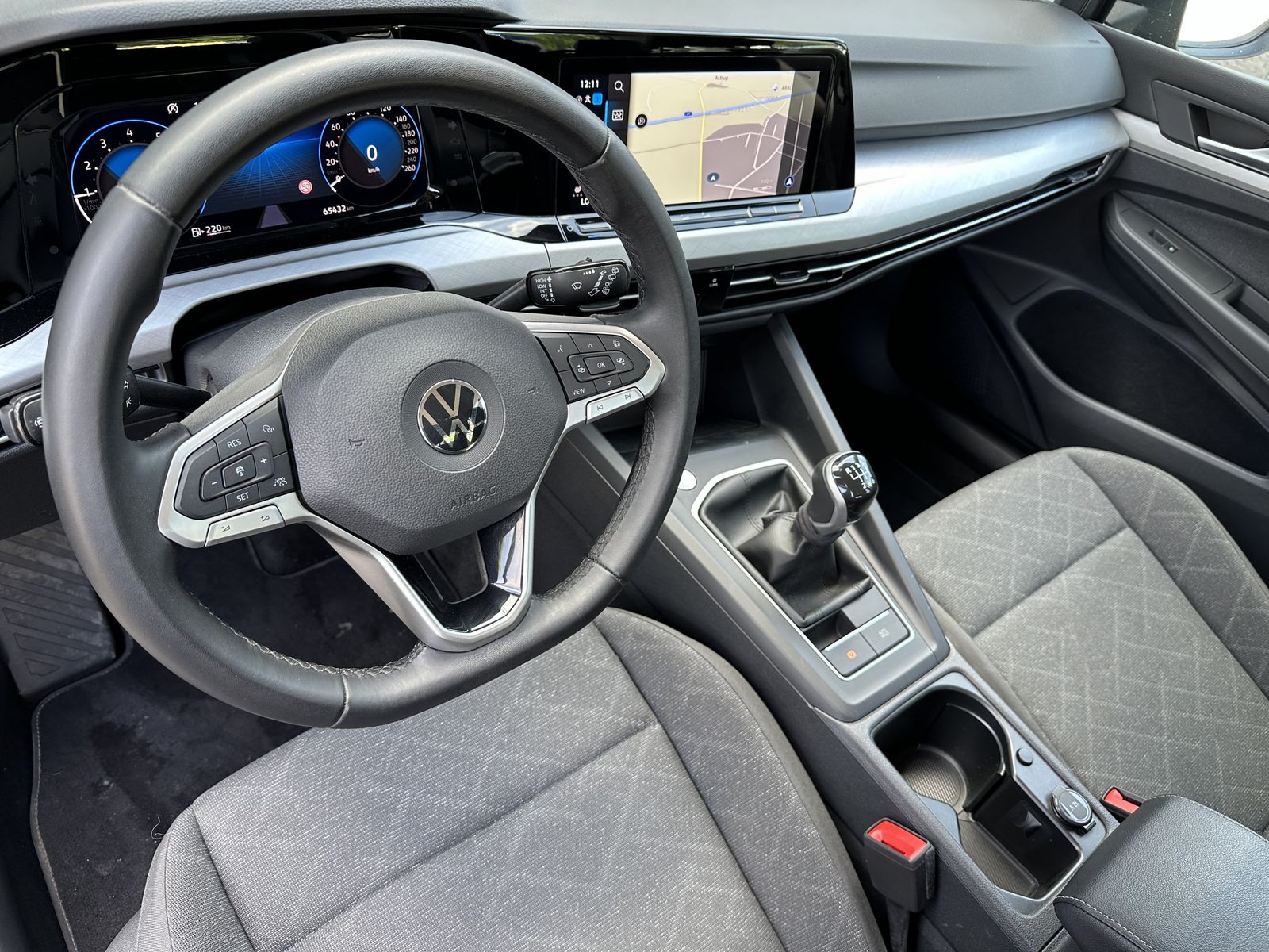 Fahrzeugabbildung Volkswagen Golf 1.5 TSI Life NAV+LED+ACC+CARPLAY+SPURH+EPH