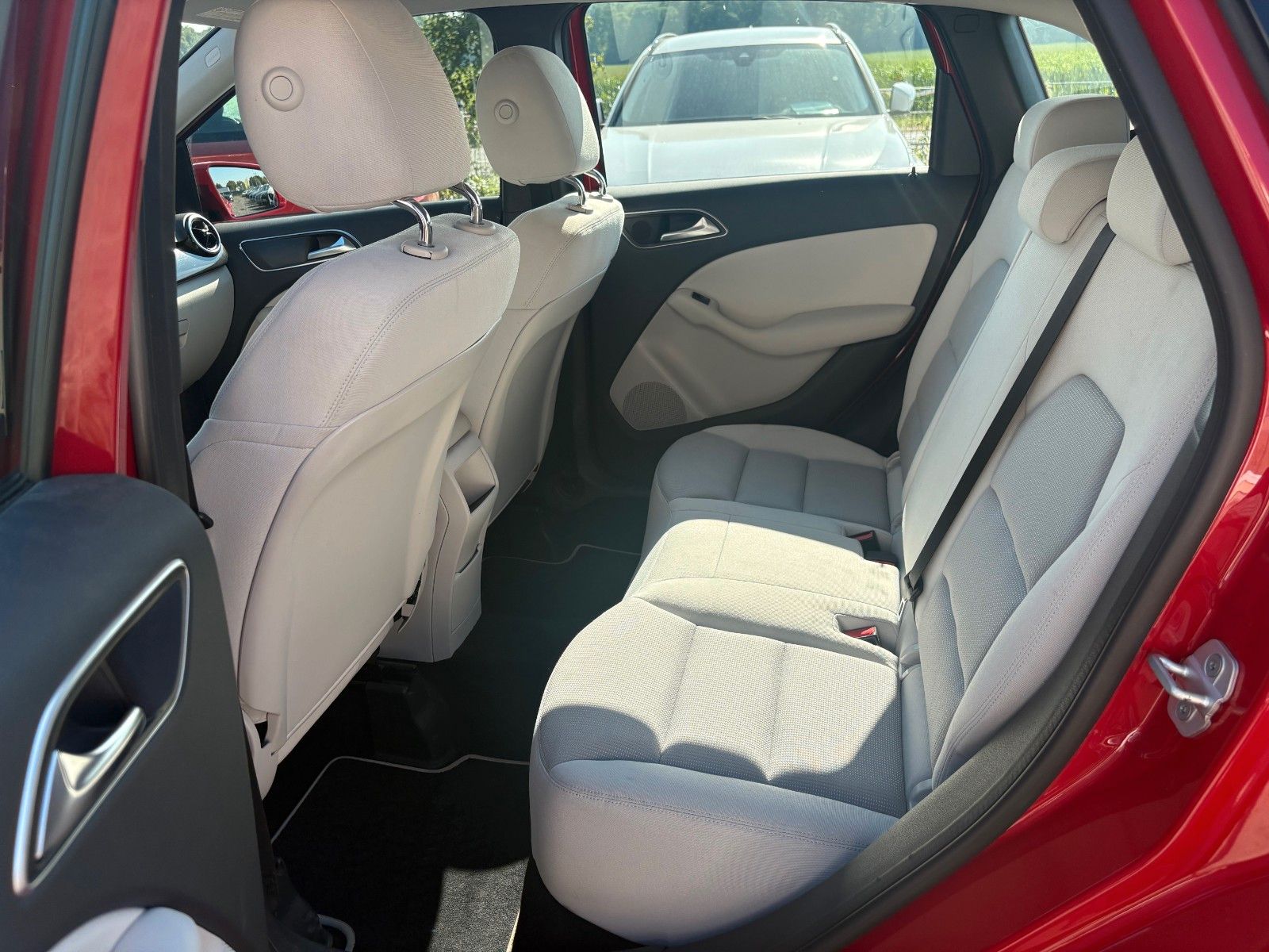 Fahrzeugabbildung Mercedes-Benz B 180 Xenon AHK 1.HAND Klima SCHECKHEFT SHZ PDC
