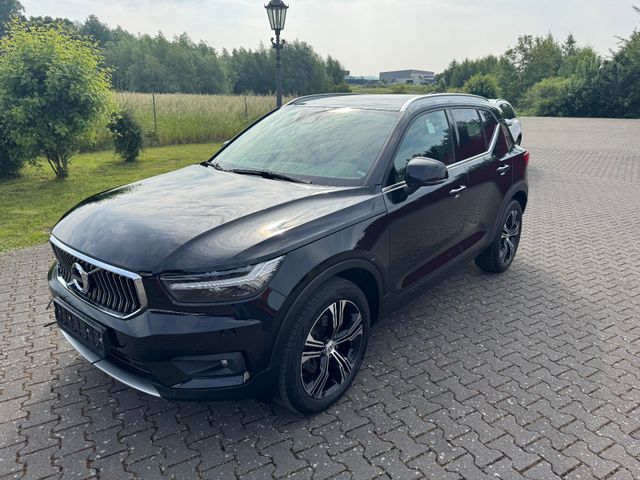 Volvo XC 40 InscriptionAWD AUT. LEDER LED Kamera Sound
