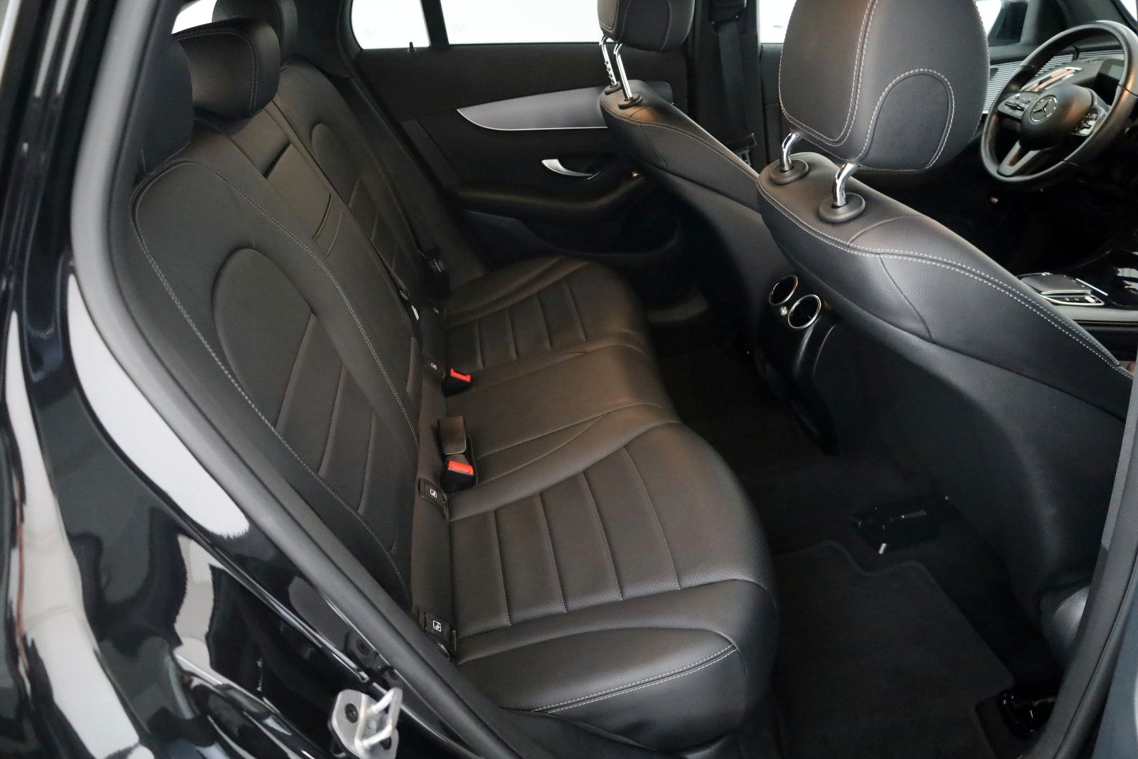 Fahrzeugabbildung Mercedes-Benz EQC 400 4Matic,Leder,Navi,LED,SH,Kamera,AHK