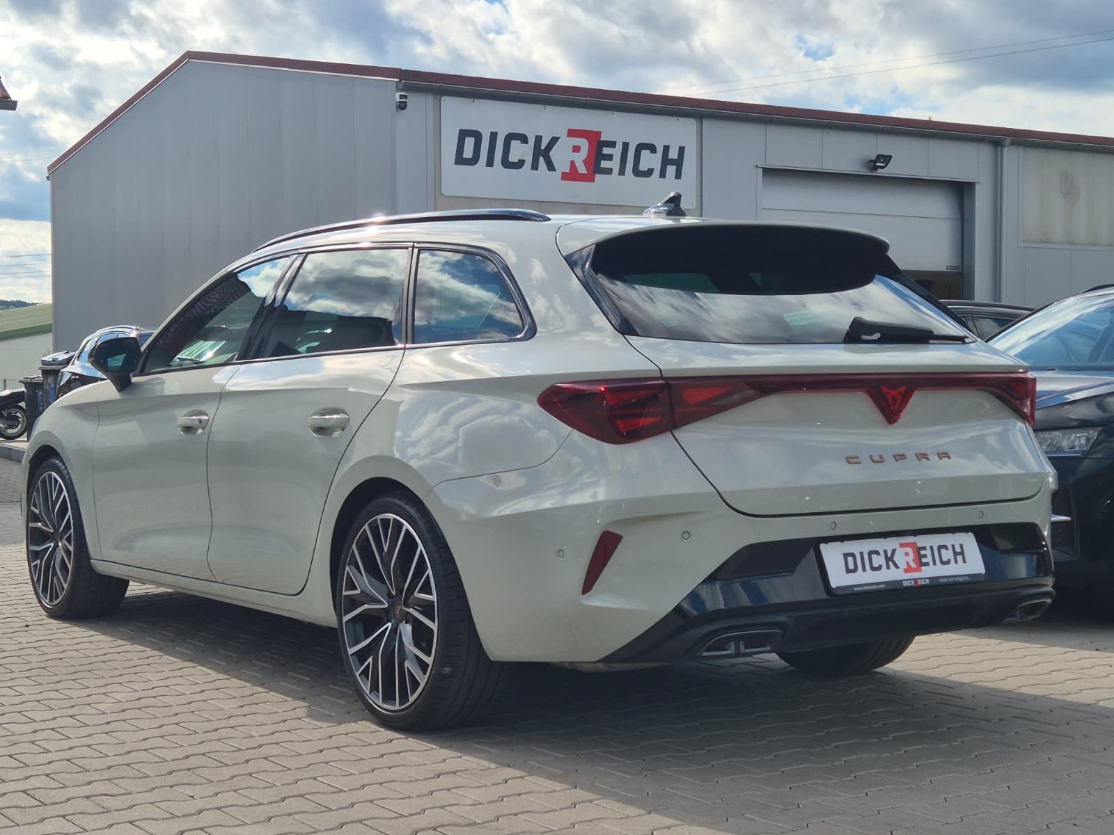 Fahrzeugabbildung CUPRA Leon 1.5 eTSI PANO*DCC*MATRIX*DINAMICA*AHK*5JG.