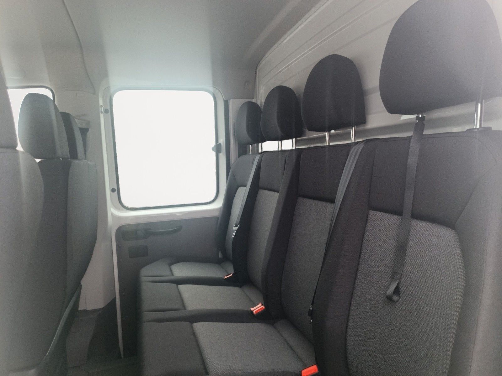 Fahrzeugabbildung Volkswagen Crafter 35 TDI 4MOTION Aut *7Sitze*DIFF*AHZV*RFK