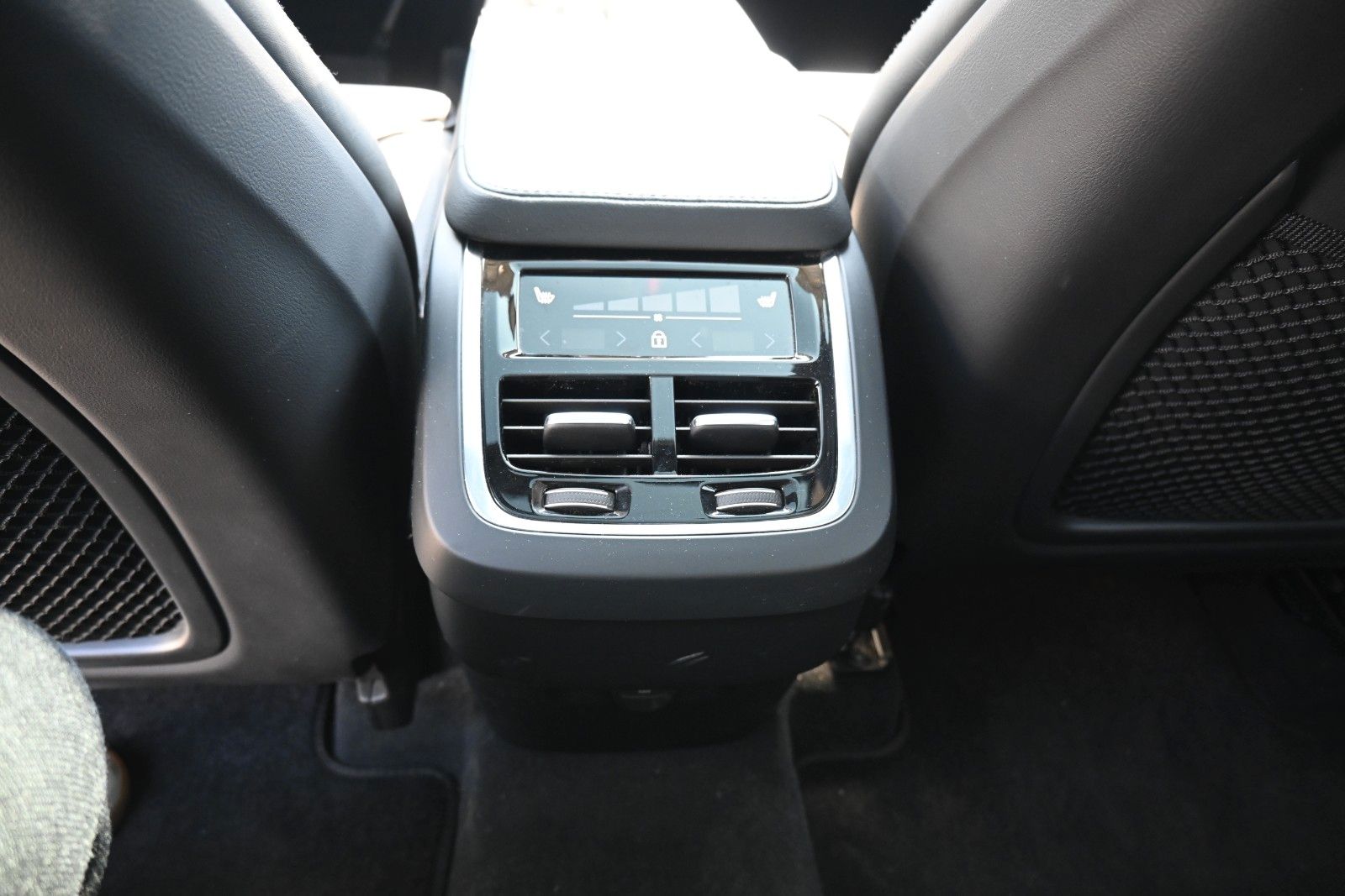 Fahrzeugabbildung Volvo XC90 D5 Ultimate Bright AWD*MASS*LUFT*AHK*PANO*