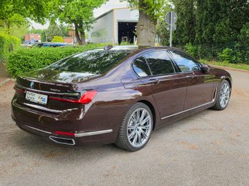 BMW 745 - 11