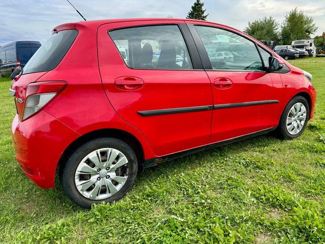 Toyota Yaris Life — Bild 3