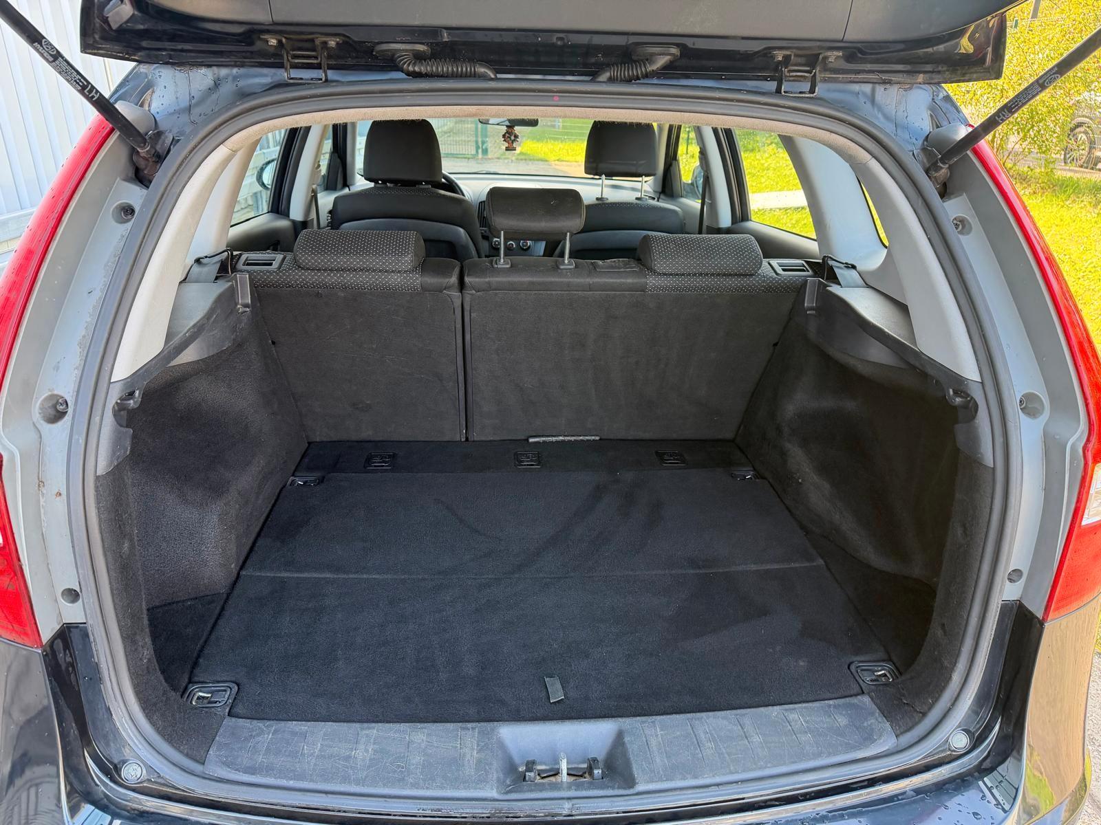 Hyundai i30 2011 — photo 9