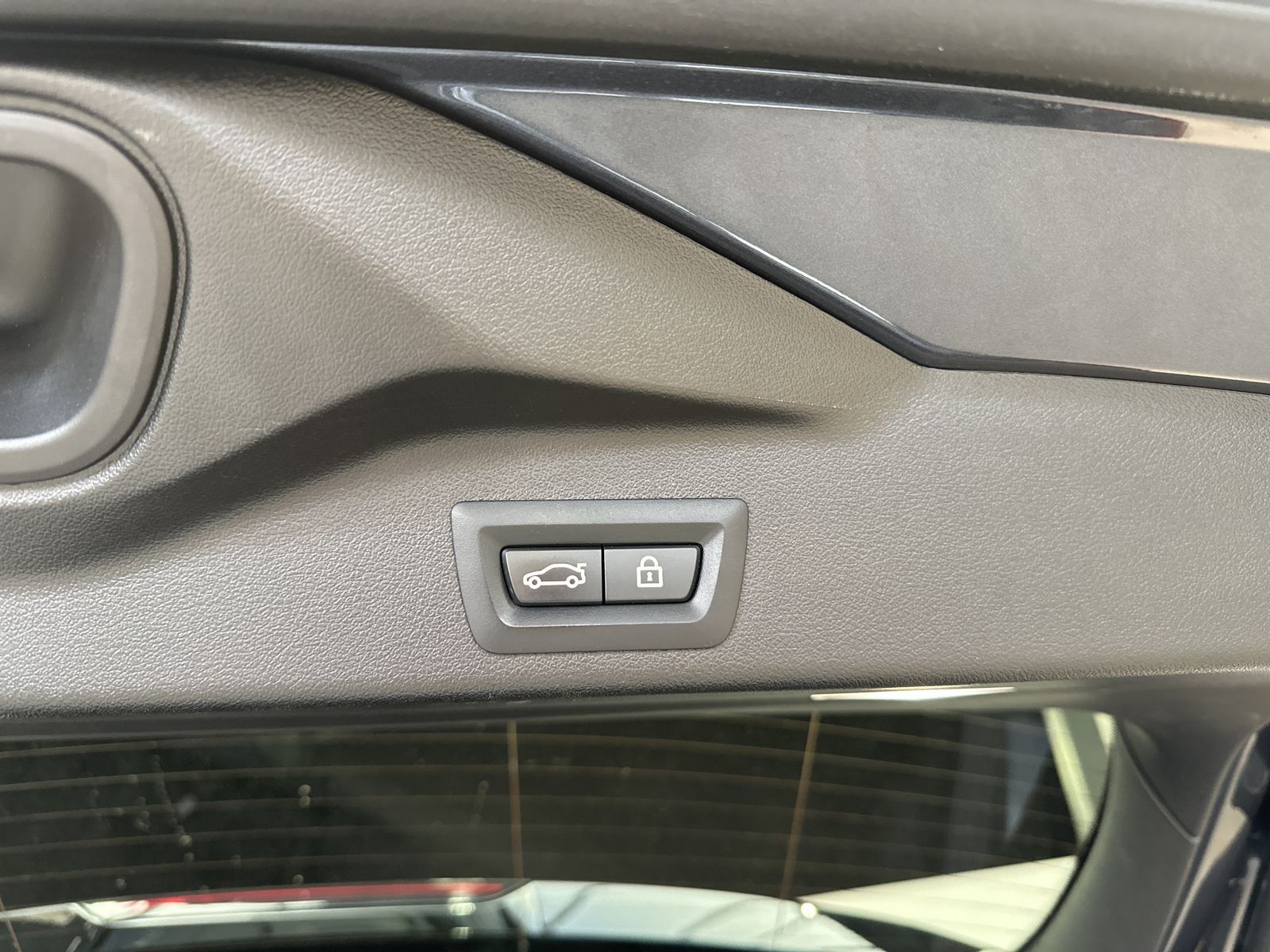 Fahrzeugabbildung BMW X5 M50i NAV+LASER+AHK+HEAD-UP+22ZO+PANO+360GRAD