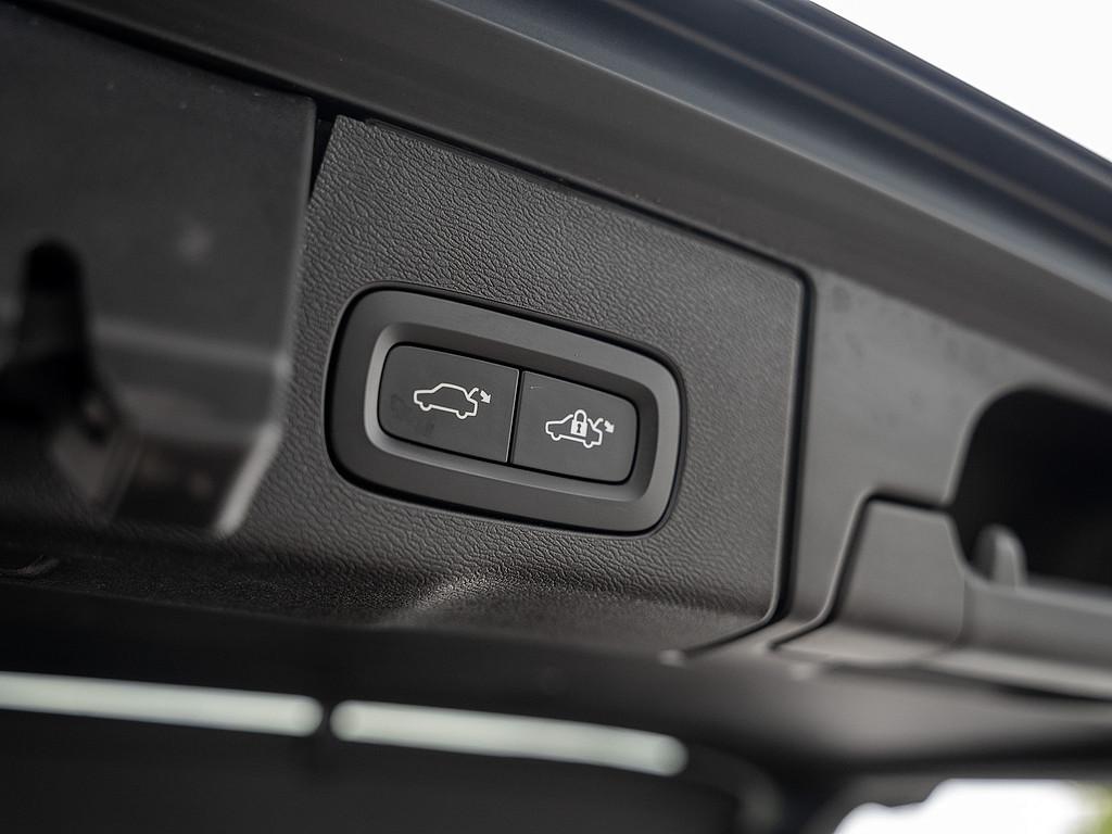 Volvo XC60 B4 Momentum Pro LED SCHEINWERFER ACC KAMERA