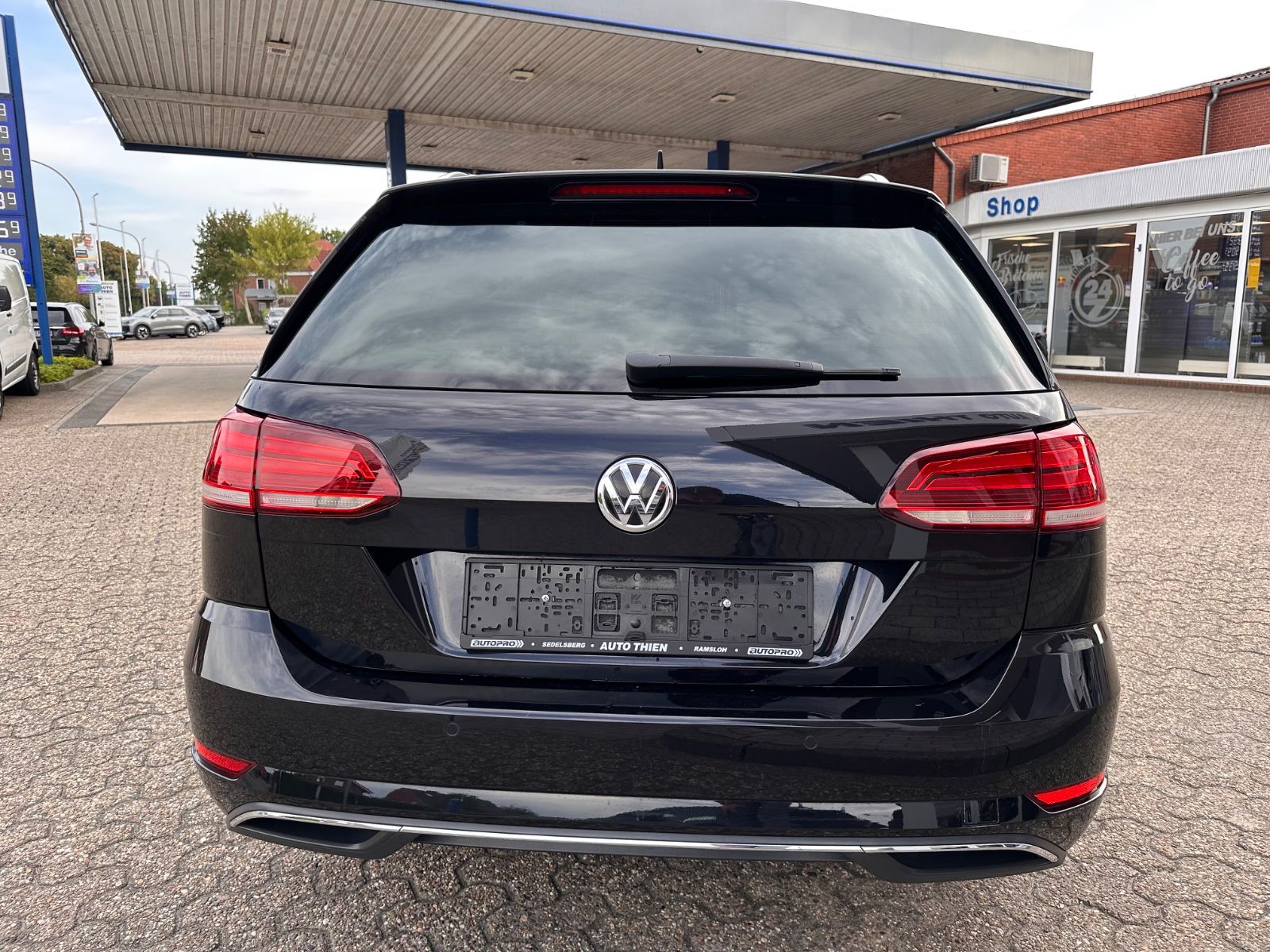 Fahrzeugabbildung Volkswagen Golf 1.5 Comfortline AHK/ACC/Pano/Navi/LED/Kamer