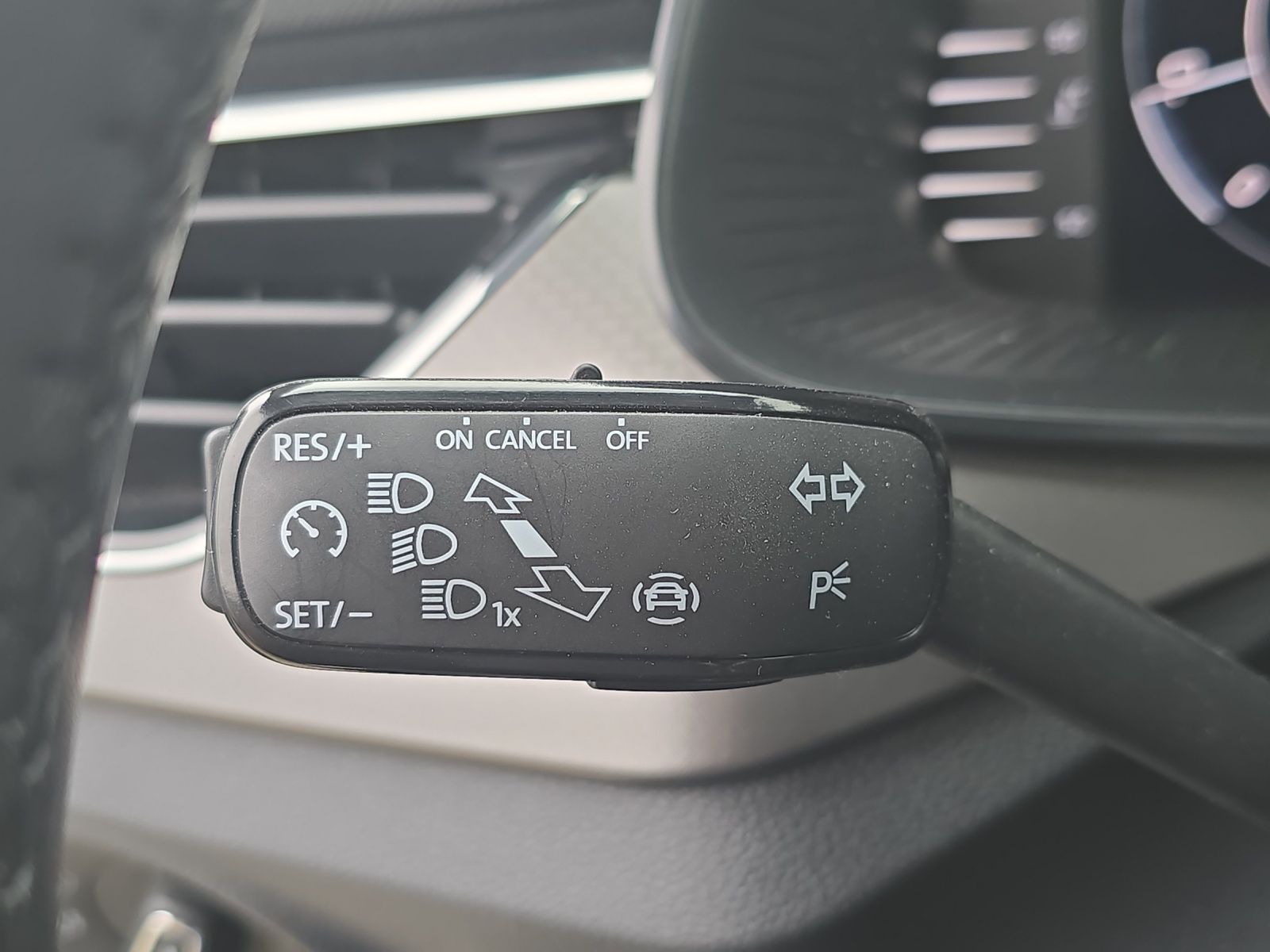 Fahrzeugabbildung SKODA Kamiq Clever 1,5 TSI DSG VOLL-LED NAVI KESSY