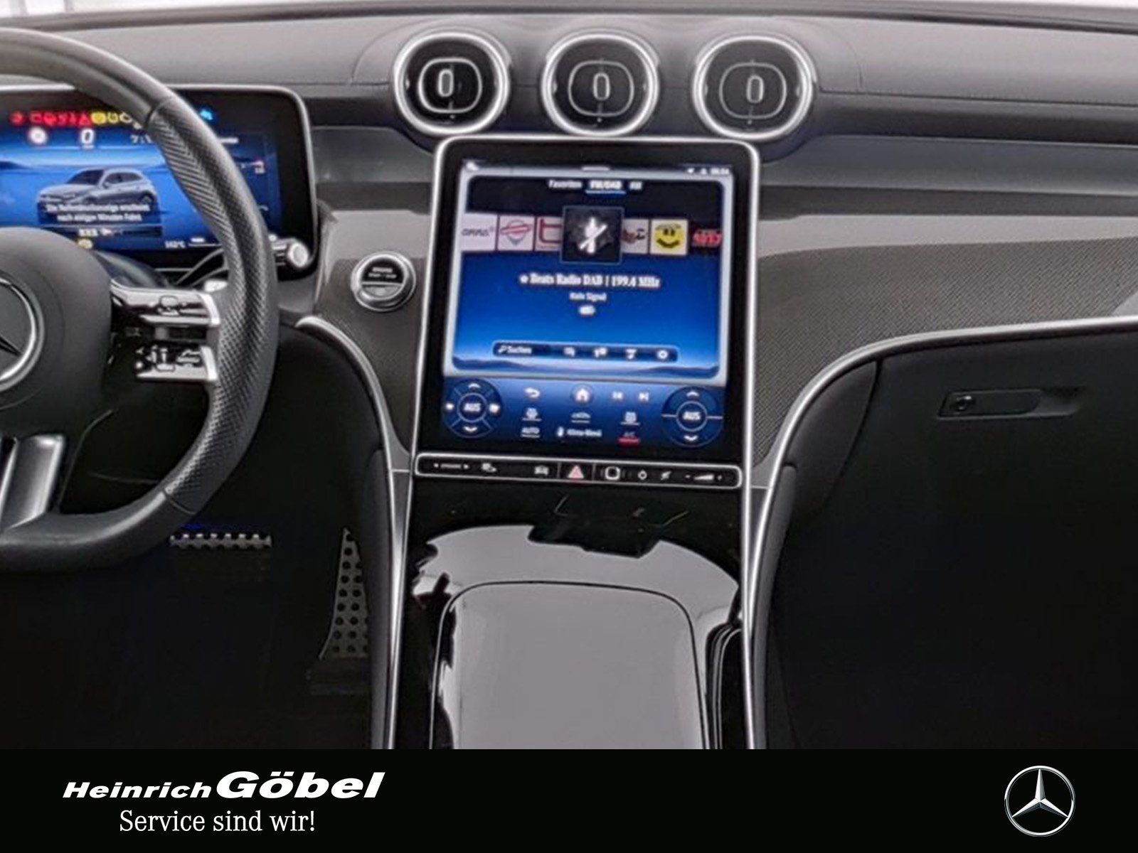Fahrzeugabbildung Mercedes-Benz GLC 300 4M AMG+LED+MEMORY+PANORAMA+AHK+KAMERA