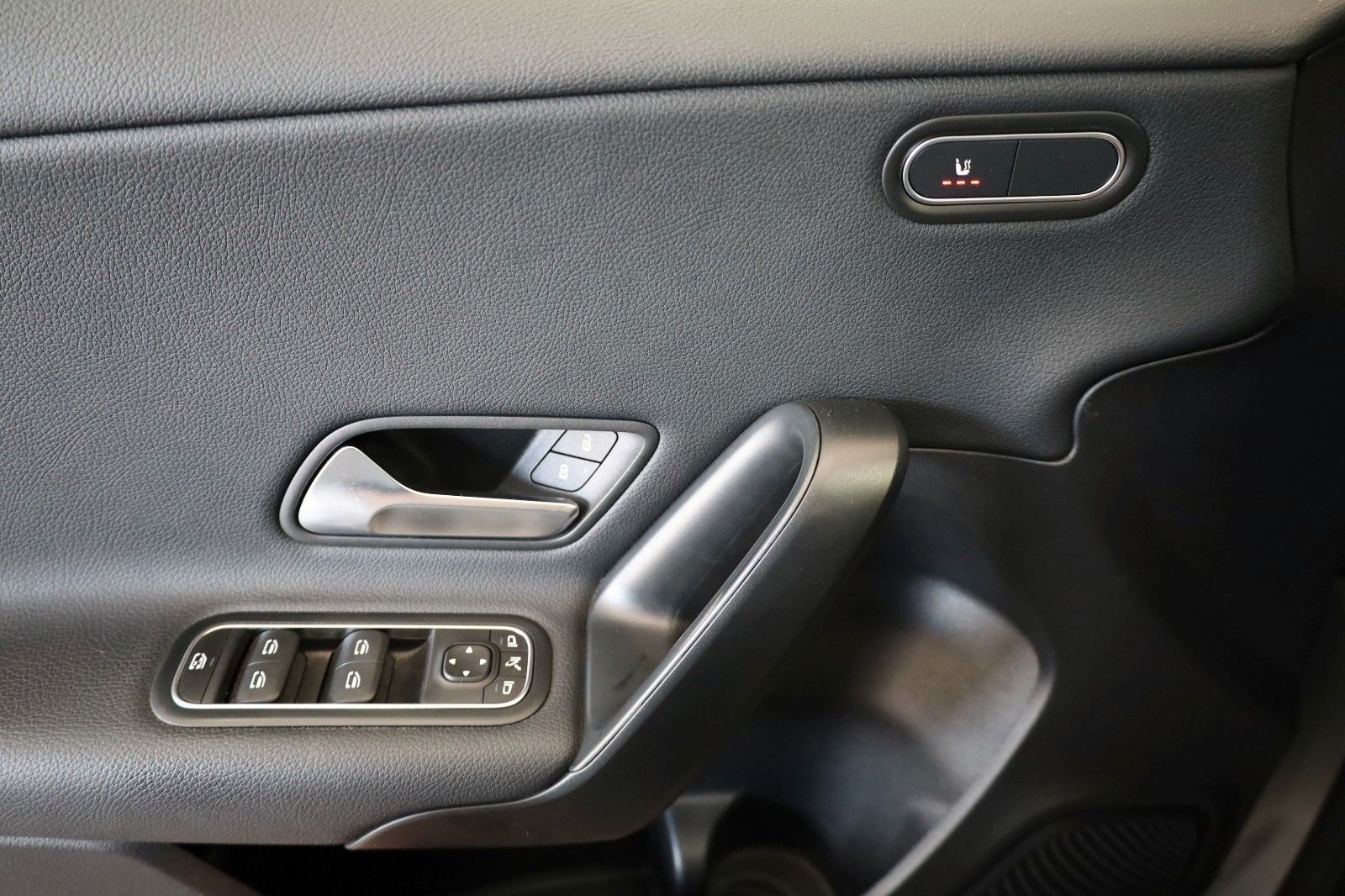 Fahrzeugabbildung Mercedes-Benz A 200d 4M Navi,Kamera,SH,PDC,Park Paket
