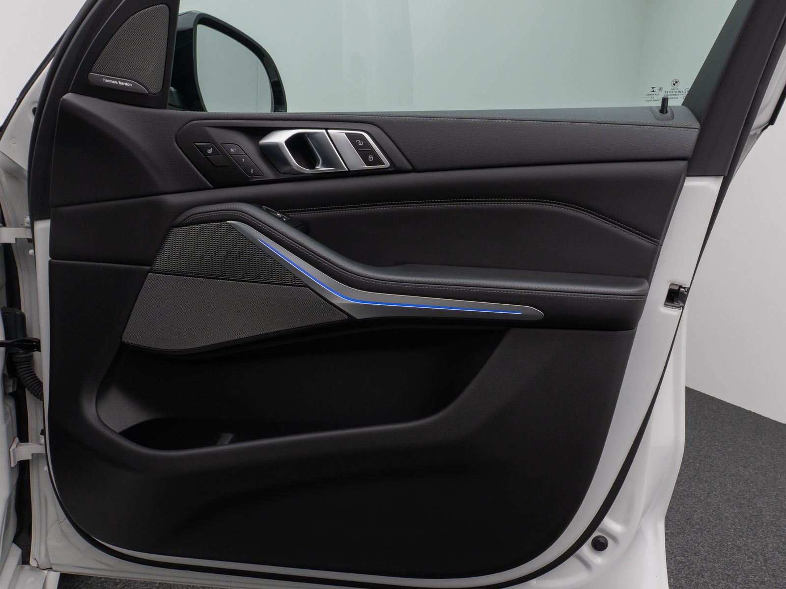 Fahrzeugabbildung BMW X5 M50i Panorama 360° HUD DAB H/K AHK Individual