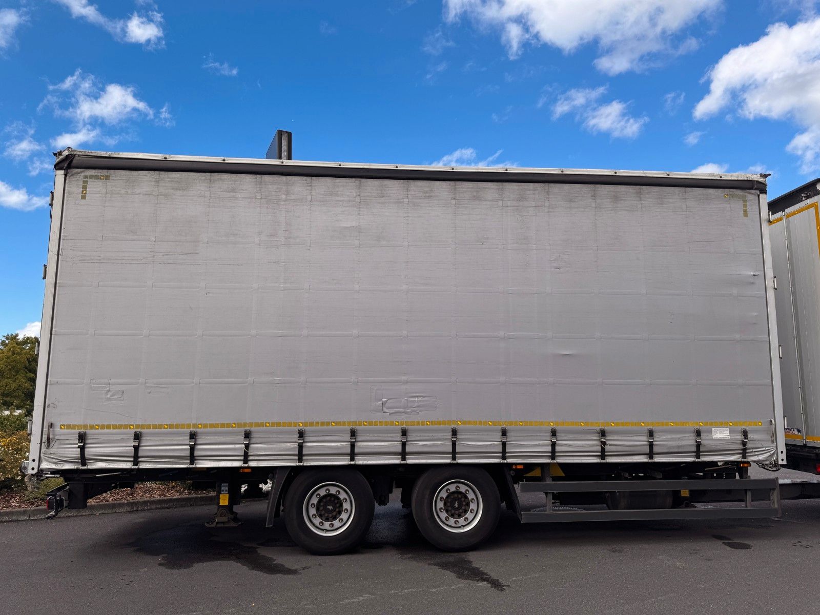 Fahrzeugabbildung Schmitz Cargobull SGF*C2 Pritsche Plane