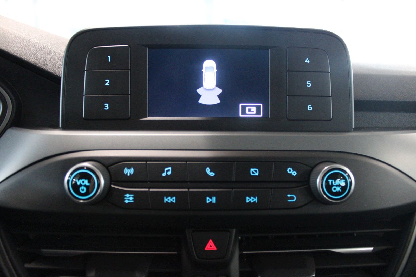Fahrzeugabbildung Ford Focus Trend Turnier KLIMA AHK WinterPaket 1.Hd