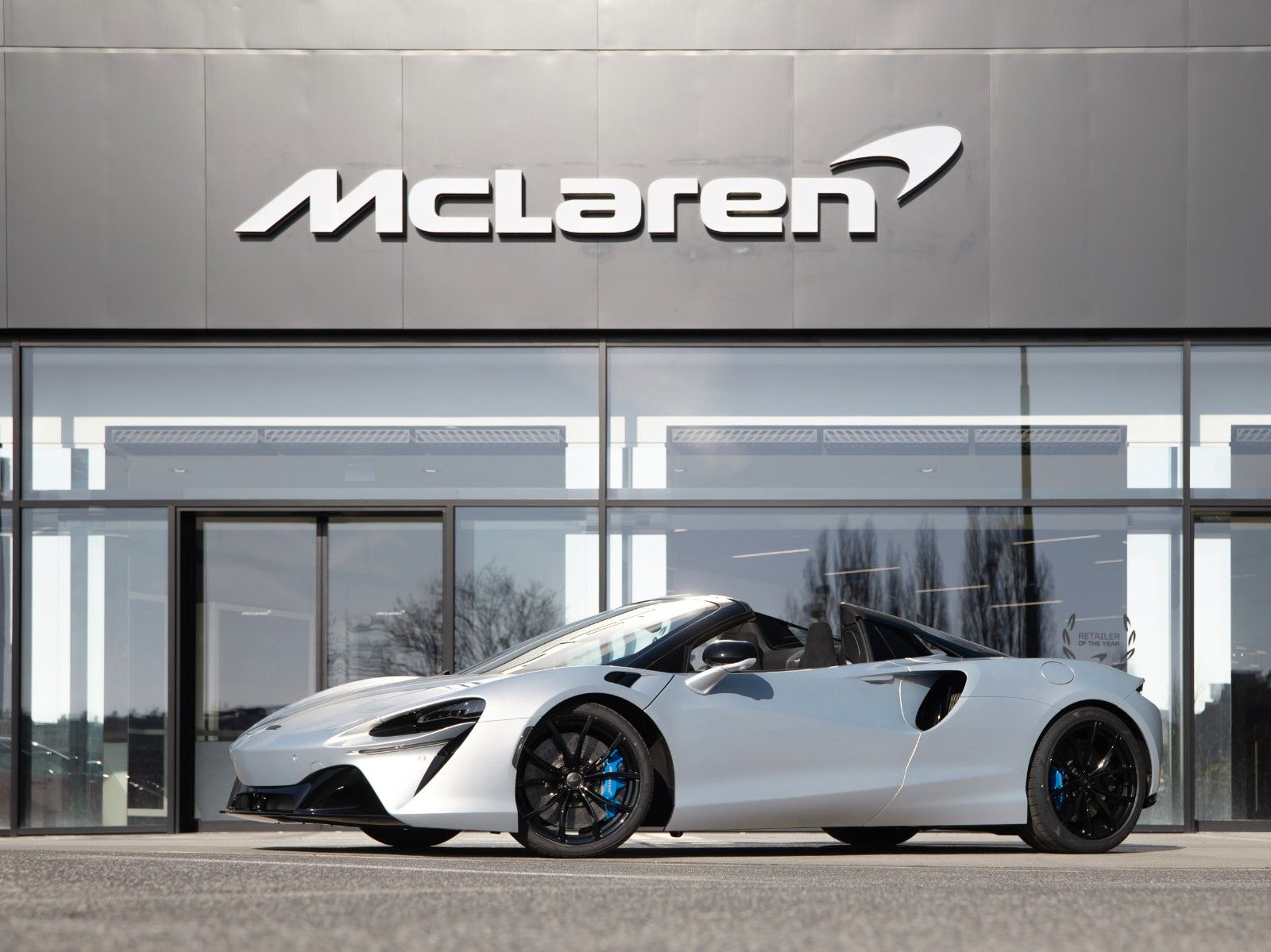 McLaren Artura Spider / Ice Silver / B&W / LIFT