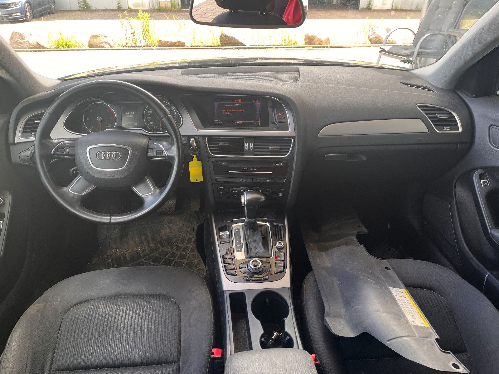 Fahrzeugabbildung Audi A4 Avant Attraction