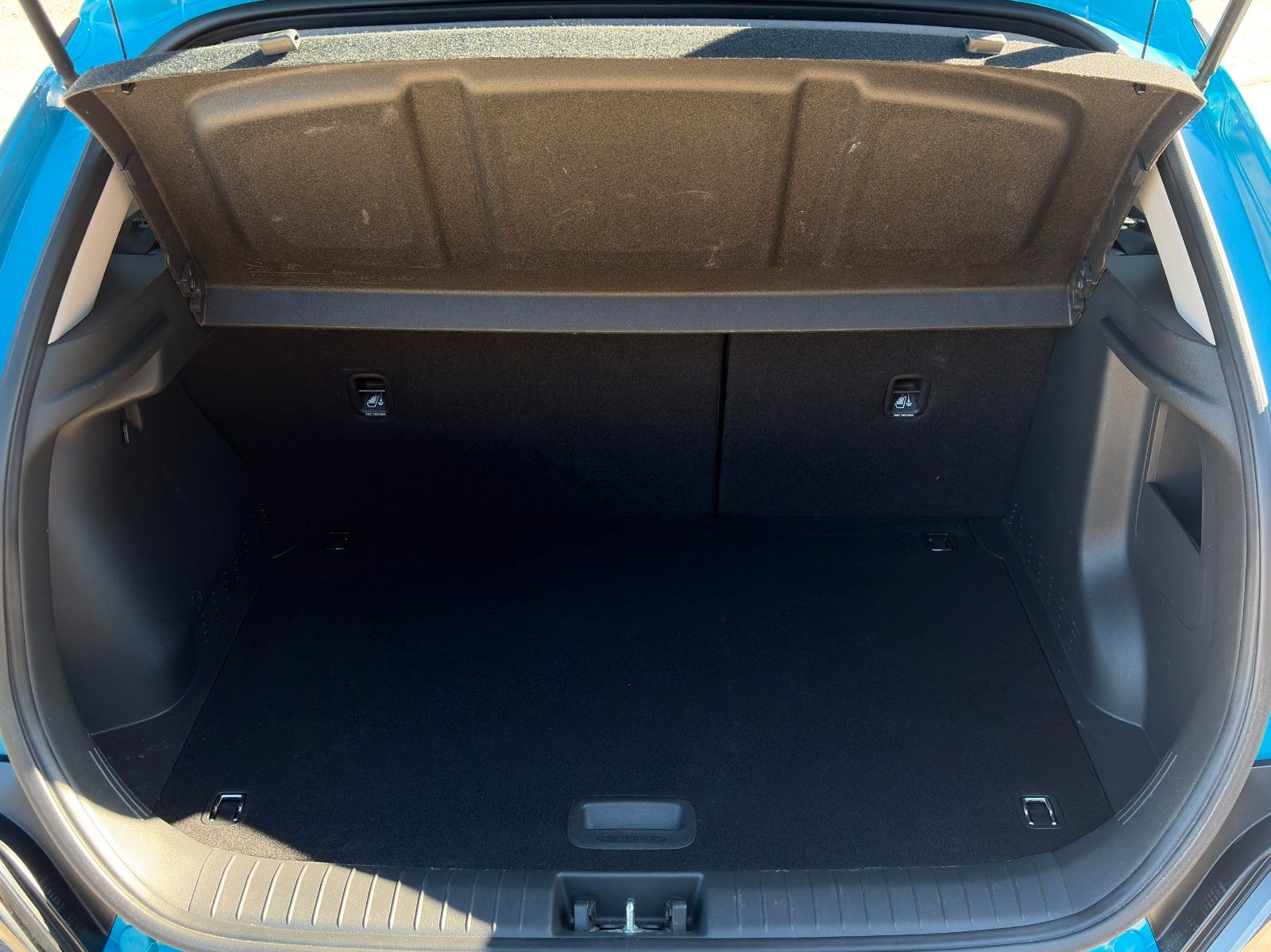 Fahrzeugabbildung Hyundai KONA E Select CarPlay Kamera PDC ACC SHZ LHZ LKA