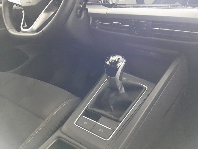 Fahrzeugabbildung Volkswagen Golf VIII Variant Life 2.0TDI AHK Navi ACC LED