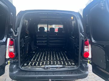 Fahrzeugabbildung Peugeot Partner L2 Premium 1.6 Blue HDI AHK PDC Klima