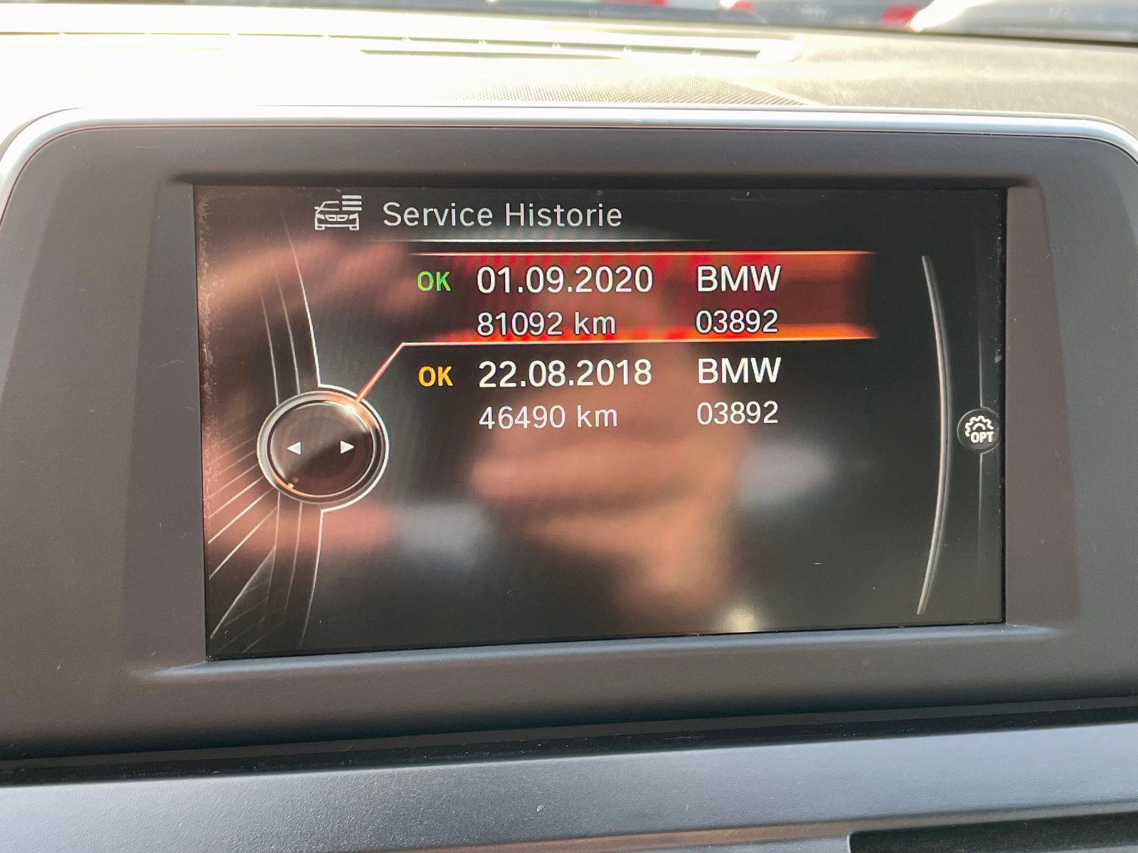 Fahrzeugabbildung BMW 218i AT ADV. Navi Alarm AHK PANO PDC HiFi SPORTL