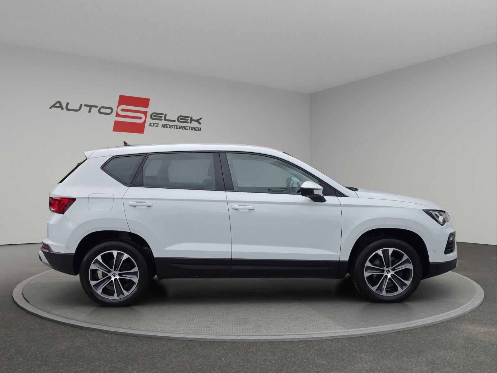 Fahrzeugabbildung SEAT Ateca Style Apple CarPlay LED