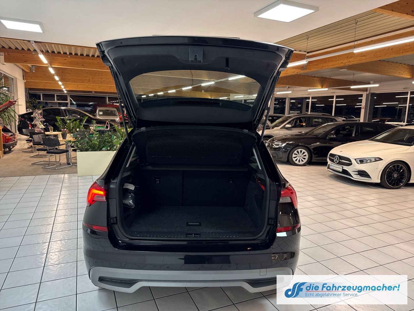 Fahrzeugabbildung SKODA Kamiq Tour Navi Digitales Cockpit LED Sperrdiff.