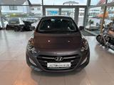 Hyundai i30 blue 1.4 Trend 94000 KM - Hyundai i30 Trend mit Benzin-Antrieb