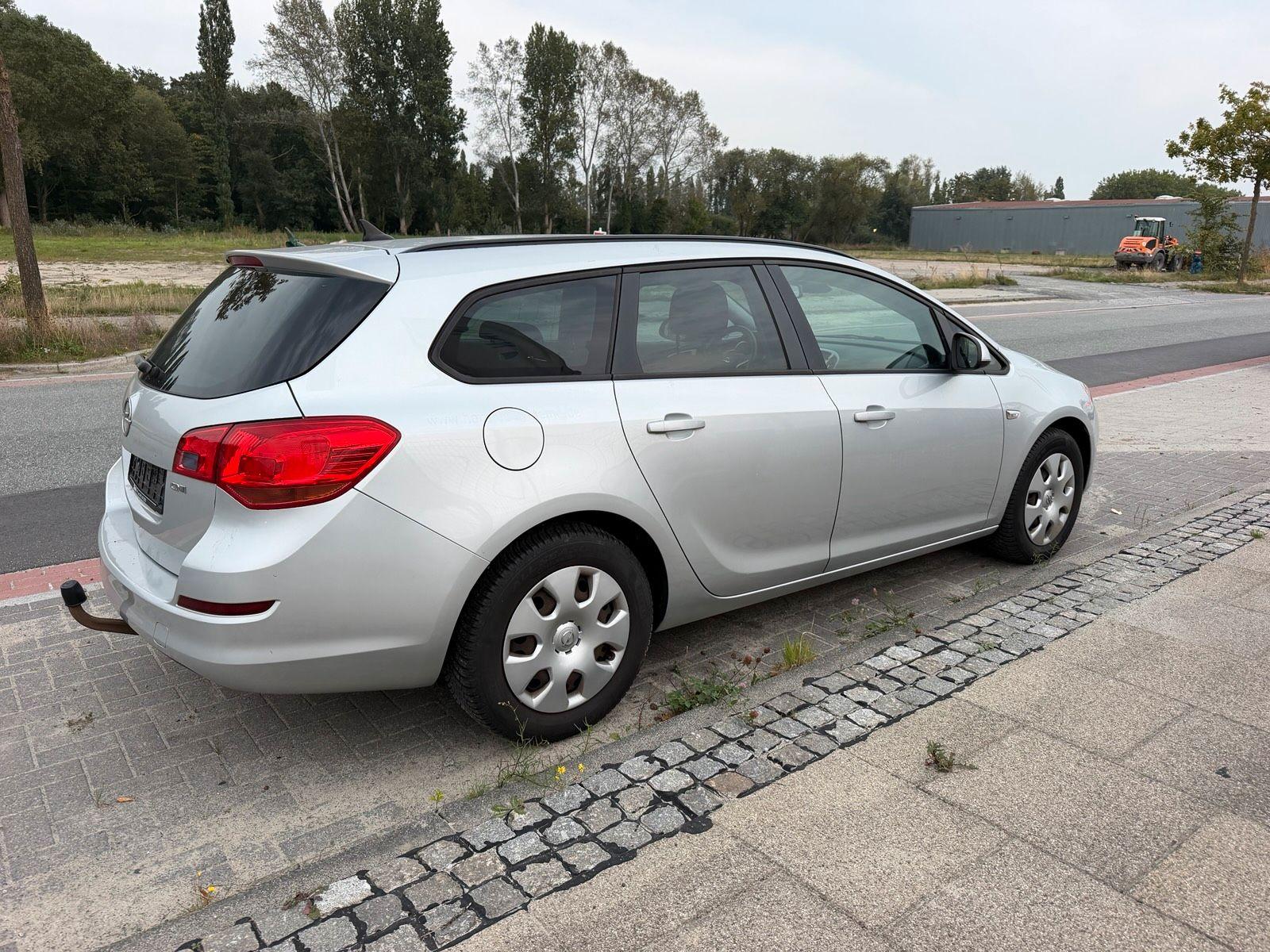 Opel Astra 2011 — engine 116 HP (85kW)