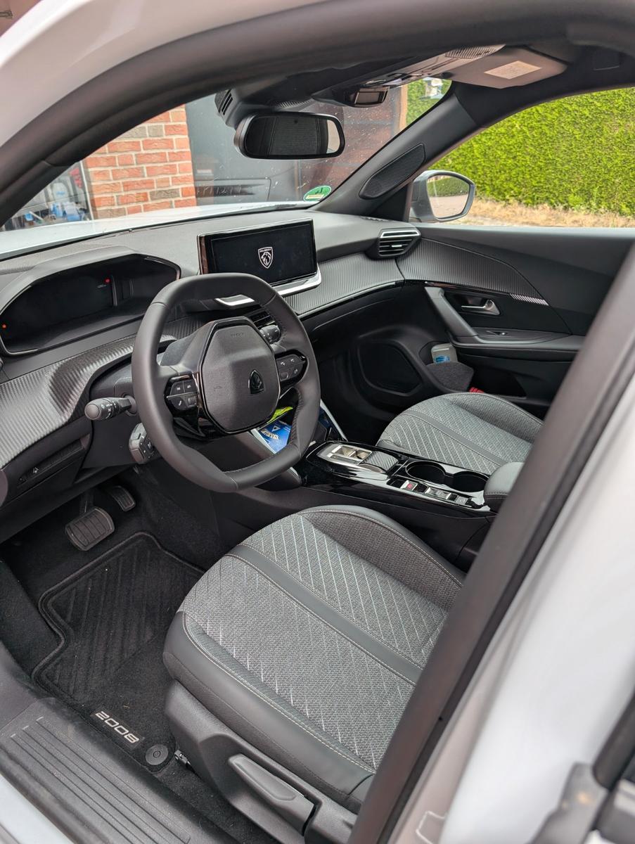 Peugeot 2008 HYBRID 145 e-DSC6 Allure Allure