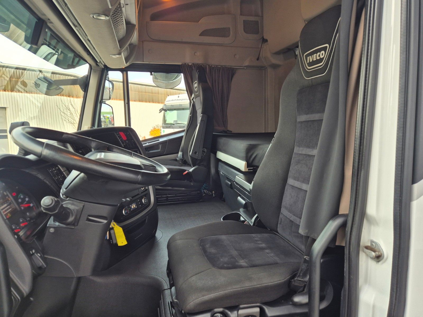 Fahrzeugabbildung Iveco Stralis 460NP LNG Standklima Xenon 3 Stück