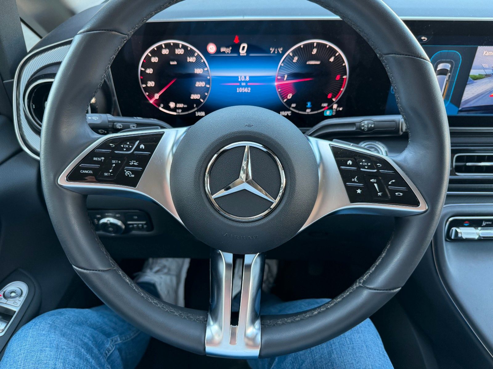 Fahrzeugabbildung Mercedes-Benz V 250 d DISTRONIC AHK2,5to 7Sitze Kamera
