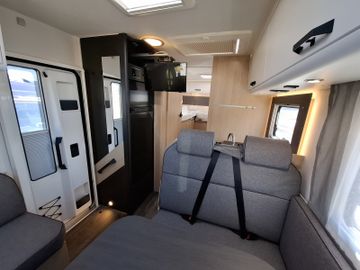 Sunlight Adventure T 68 Combi 6E TV-Paket AWT isoliert 8G